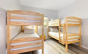 Adorable 3 Bedroom With Jacuzzi & More